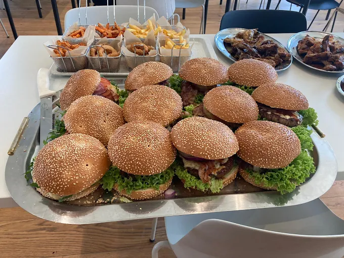 Hamburger im Bistro-Brick